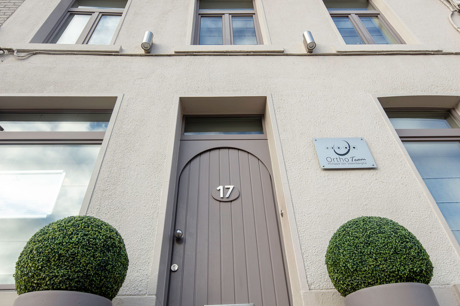 Orthoteam-Orthodontiste-Lessigne-Entree-cab
